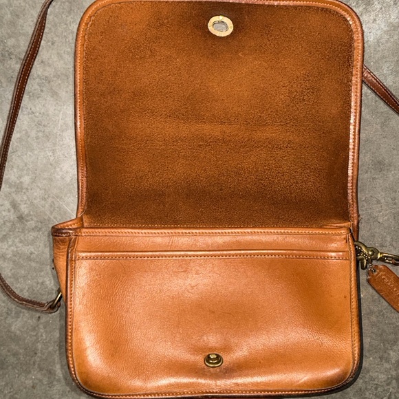 Coach Vintage Glove-Tanned Leather Turn Lock Crossbody Purse NYC Era - Picture 4 of 7